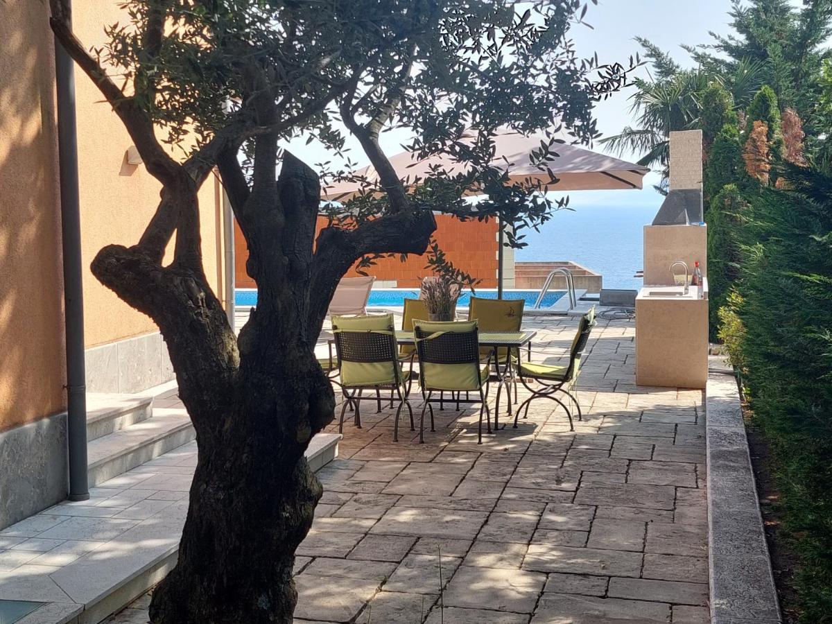 Apartments In Villa Azra Rijeka Luaran gambar