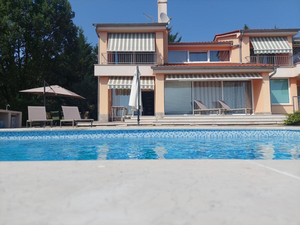 Apartments In Villa Azra Rijeka Luaran gambar