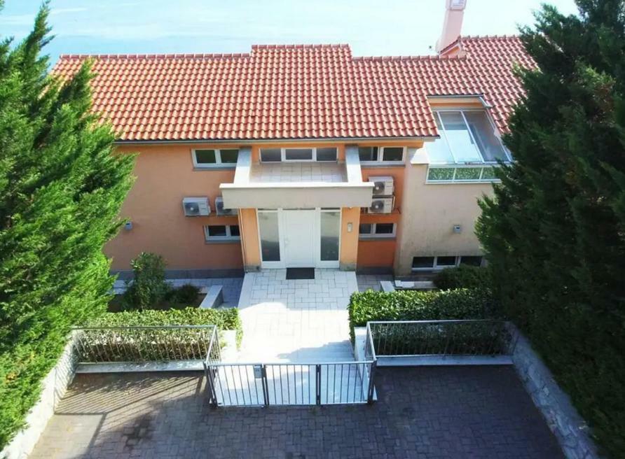 Apartments In Villa Azra Rijeka Luaran gambar