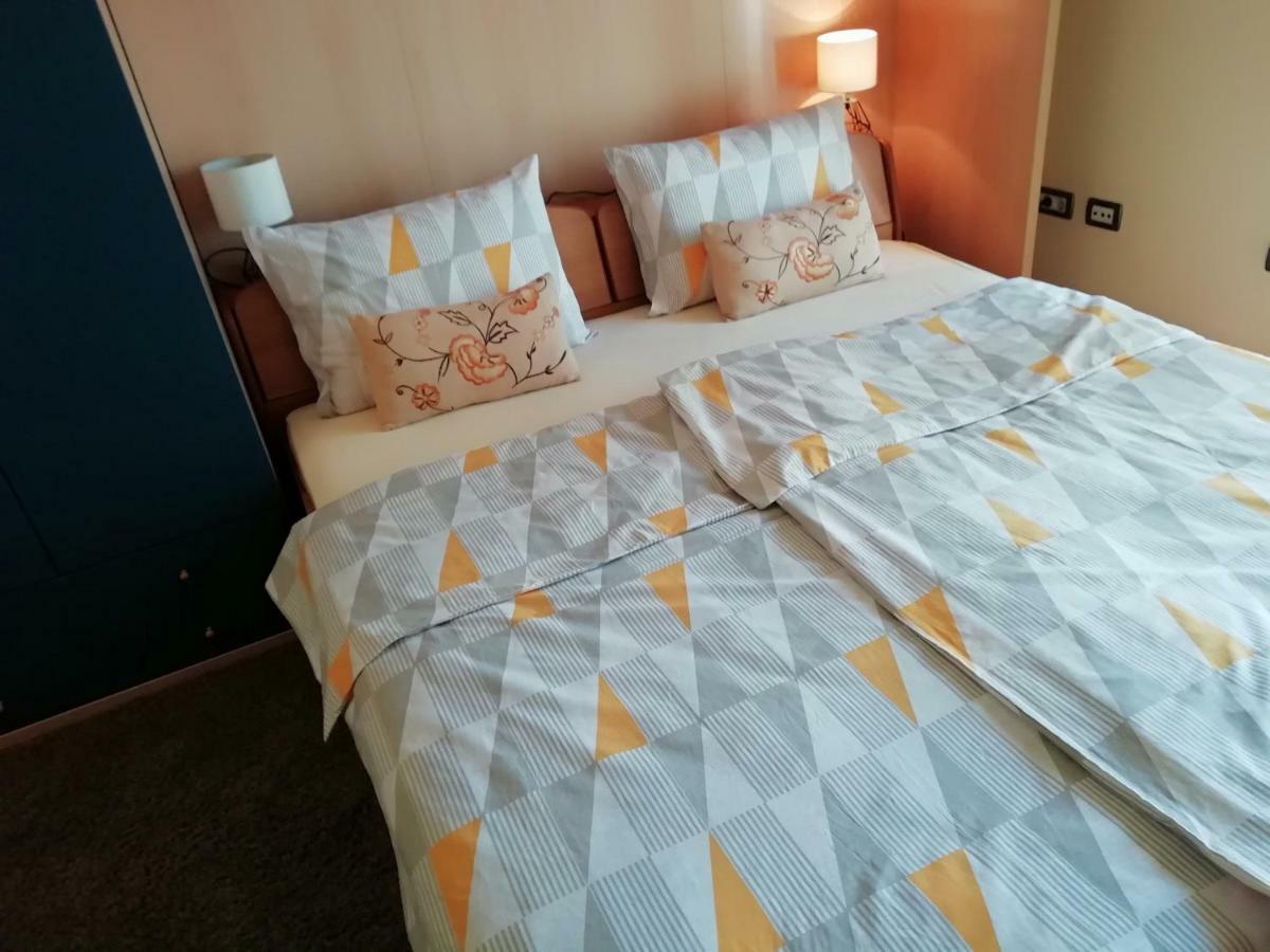 Apartments In Villa Azra Rijeka Luaran gambar